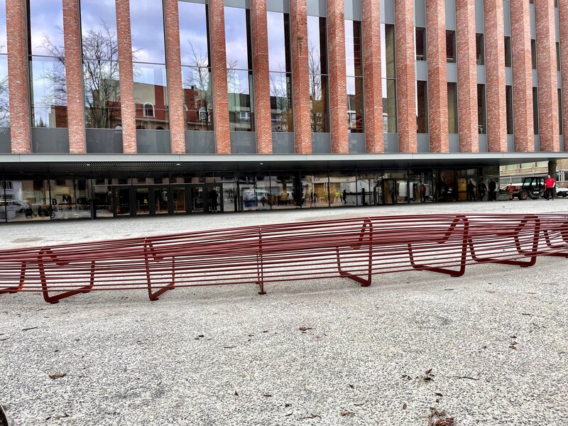 Installatie kunstwerk en meubilair op het nieuwe Beursplein