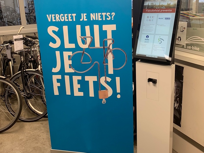 Aangiftezuil voor fietsdiefstallen in het Fietspunt (station)