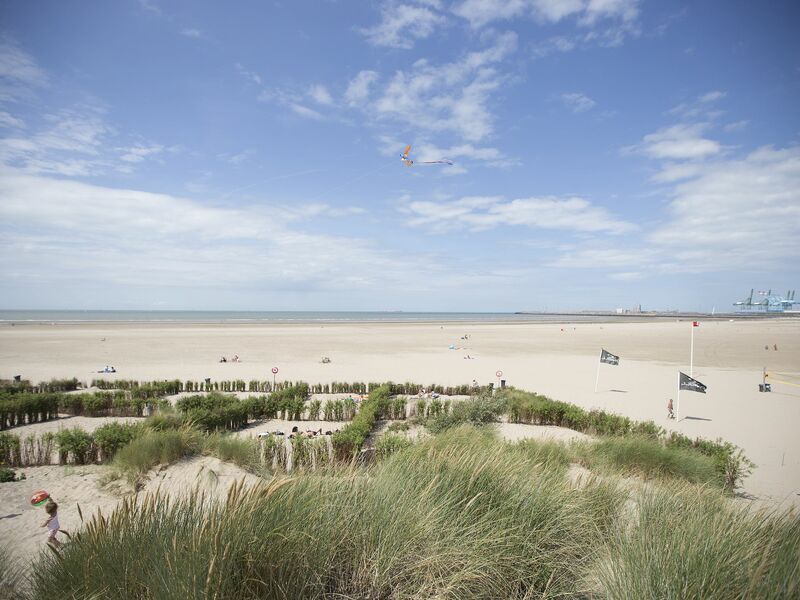 Charter voor afvalbeheer tijdens strandfestivals ondertekend